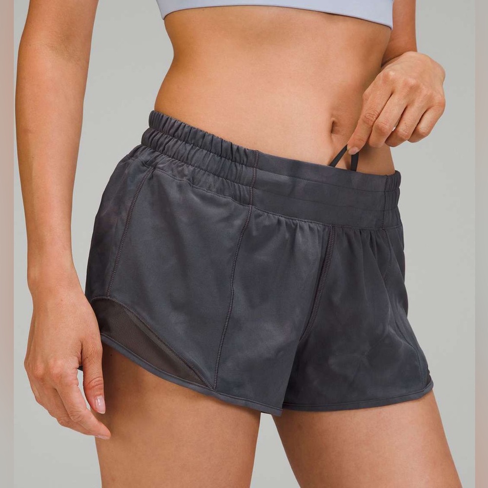 NWOT- Lululemon Hotty Hot High Rise 2.5" in Diamond Dye